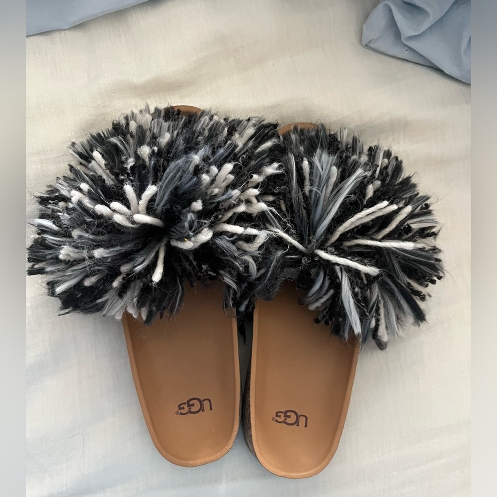 UGG | Cindy Yarn Pom Fringe Sandal Flat Slide | Size 7.5